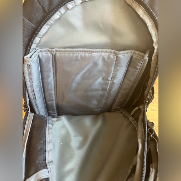High Sierra Swerve Backpack - Picture 4 of 8